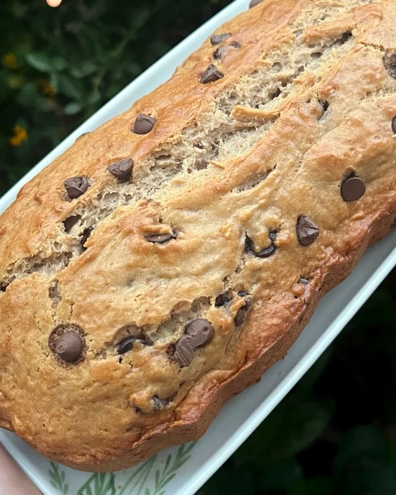Budín artesanal de banana con chips de chocolate